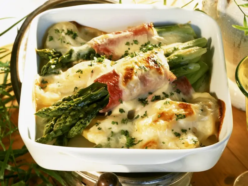 Spargelauflauf mit Kartoffeln und Schinken