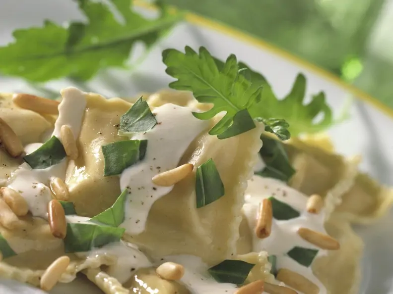 Ravioli mit Käsesoße