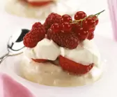 Mandelpudding mit Beeren