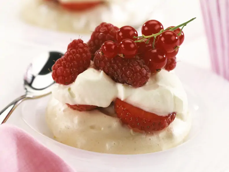 Mandelpudding mit Beeren