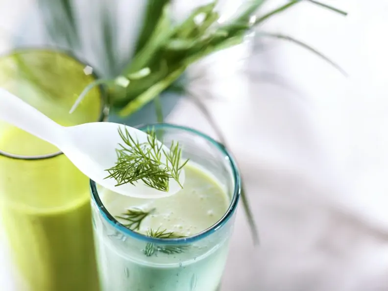 Kefir-Avocado-Shake mit Kräutern