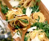 Pasta mit getrockneten Tomaten und Portulak