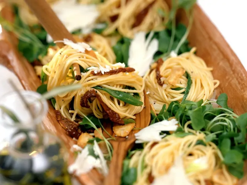 Pasta mit getrockneten Tomaten und Portulak