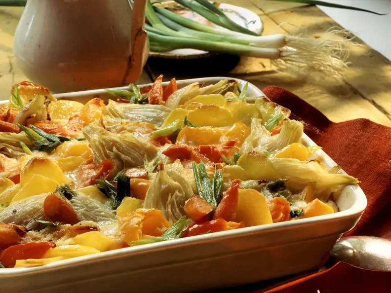 Buntes Gemüsegratin mit Kartoffeln