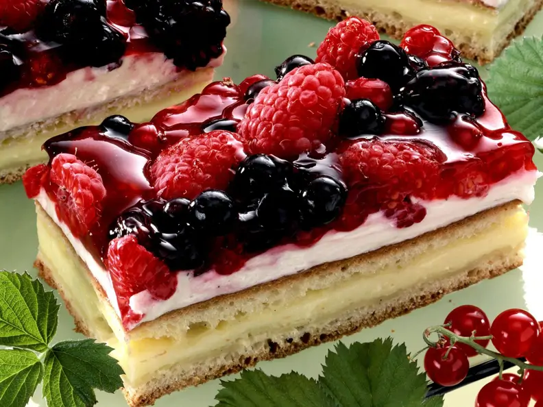 Sommerlicher Beerenkuchen