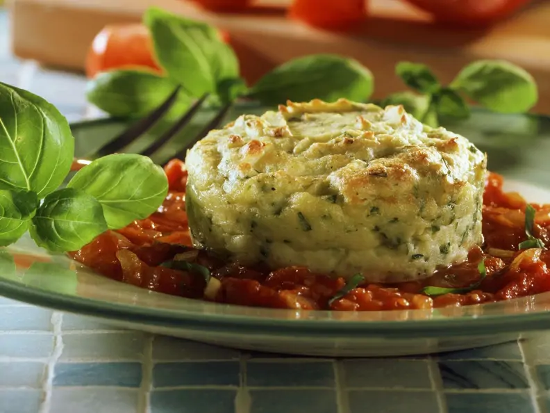 Kartoffelsoufflee mit Tomatensoße