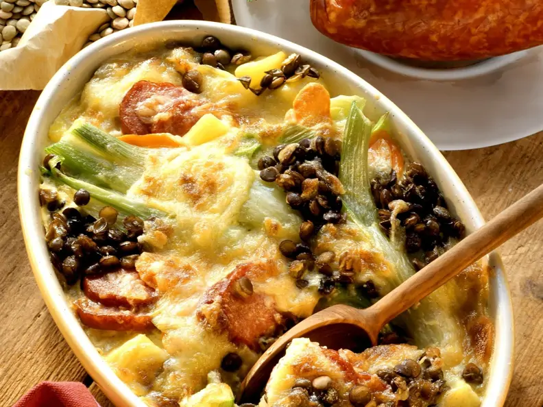 Linsen-Gemüse-Gratin mit Wurst