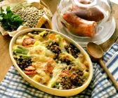 Linsengratin mit Gemüse und Wurst