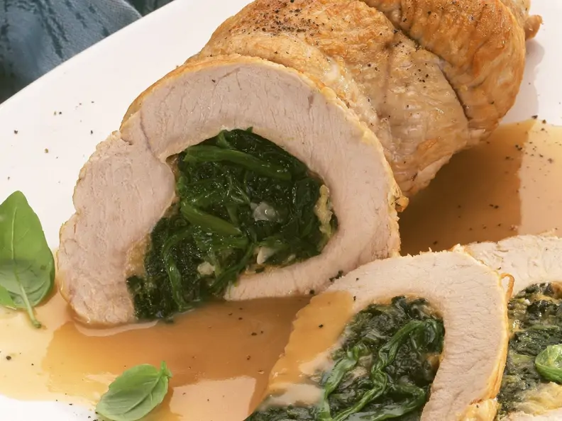 Putenrollbraten mit Spinatfüllung