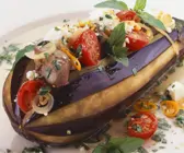 Gefüllte Aubergine mit Rindfleisch, Tomaten und Feta