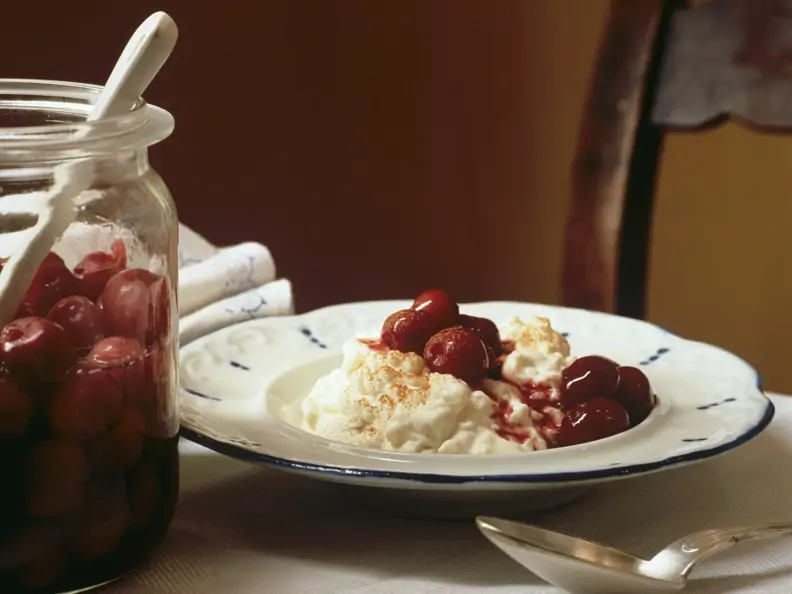 Milchreis mit Sauerkirschen