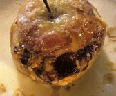 Bratapfel mit Datteln gefüllt