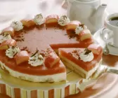 Torte mit Rhabarbercreme