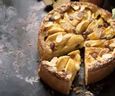 Apfelkuchen mit Rosinen