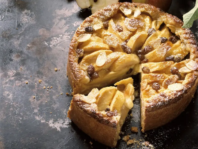Apfelkuchen mit Rosinen