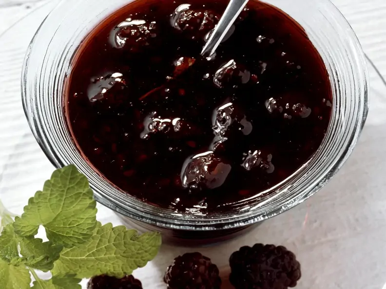 Brombeerkonfitüre mit Cassis