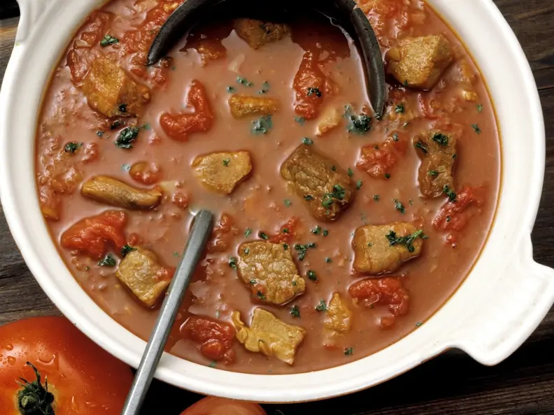 Schweinegulasch mit Tomaten nach Balaton-Art