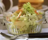 Waldorfsalat mit Mango-Chutney