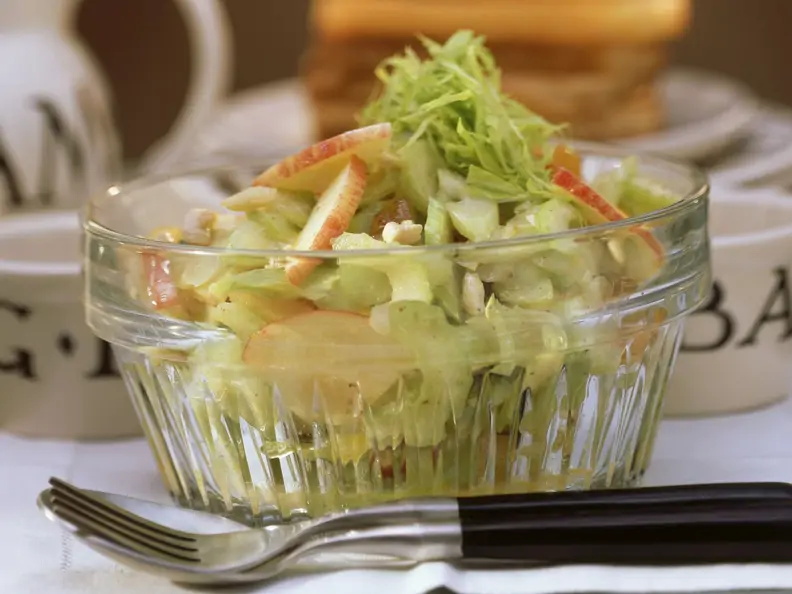 Waldorfsalat mit Mango-Chutney