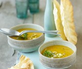 Erbsen-Mango-Suppe mit Sesamöl
