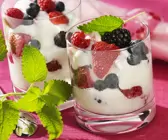 Beeren-Joghurtcreme
