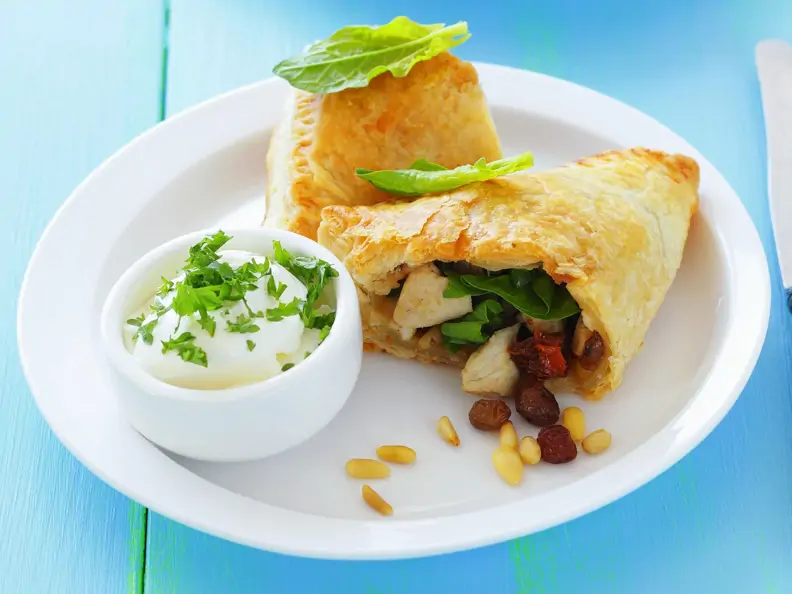 Hähnchen-Spinat-Taschen mit Rosinen
