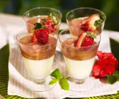 Panna cotta mit Rhabarbersoße