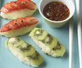 Süßes Sushi mit Obst