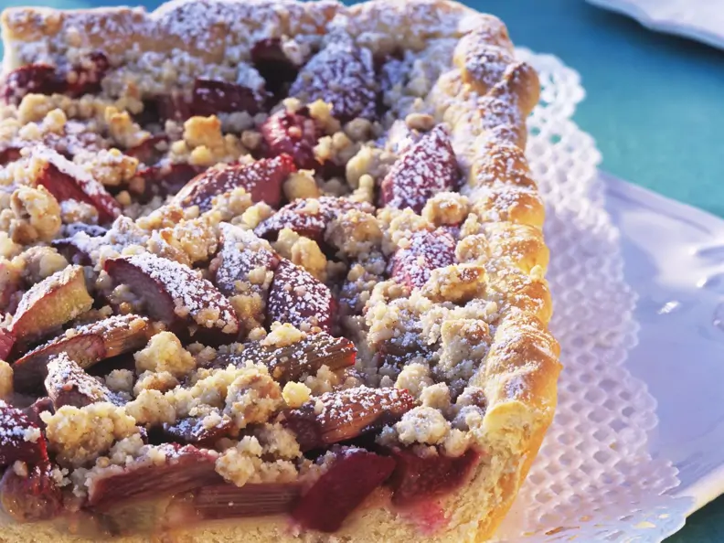 Rhabarberkuchen mit Streuseln