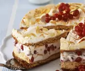 Mascarpone-Baisertorte mit Johannisbeeren