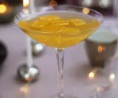 Pfirsich-Cocktail mit Sekt