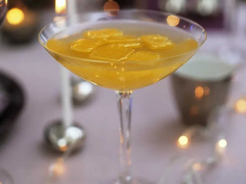 Pfirsich-Cocktail mit Sekt