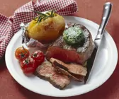Rindersteak mit Kräuterbutter und Ofenkartoffel
