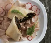 Strudel mit Reh auf Rettichsalat