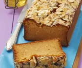 Honigkuchen mit Mandeln
