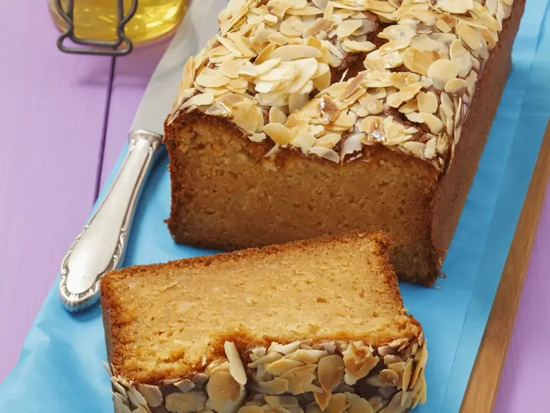 Honigkuchen mit Mandeln