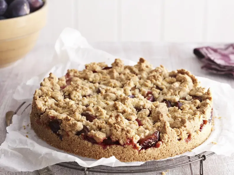 Zwetschgenkuchen mit Mandel-Streuseln