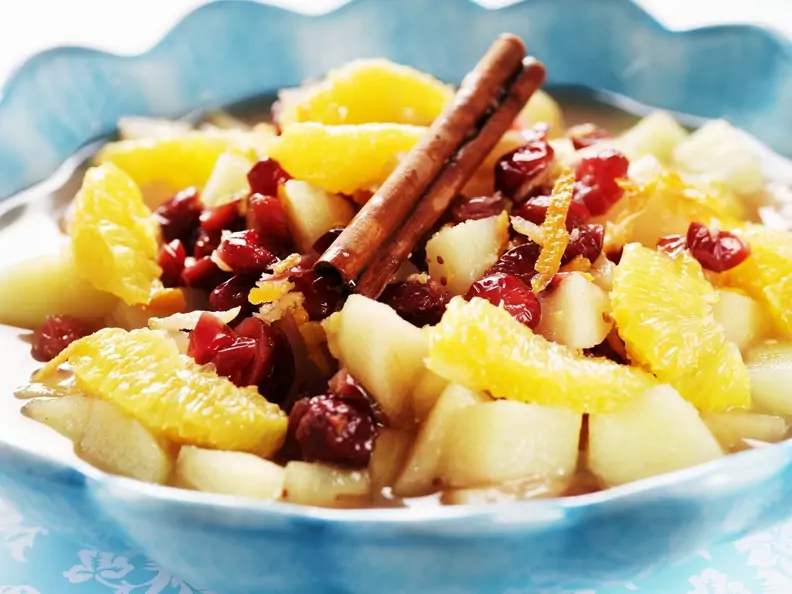 Obstsuppe mit Zimt
