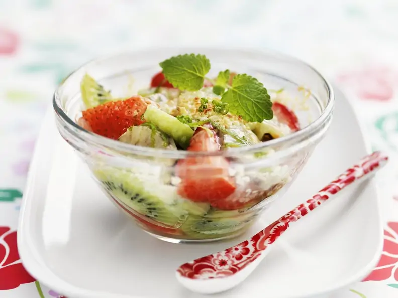 Warmer Obstsalat mit Minze