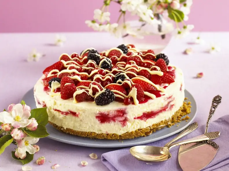 Frischkäse-Beeren-Torte