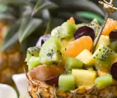 Obstsalat in der Ananas