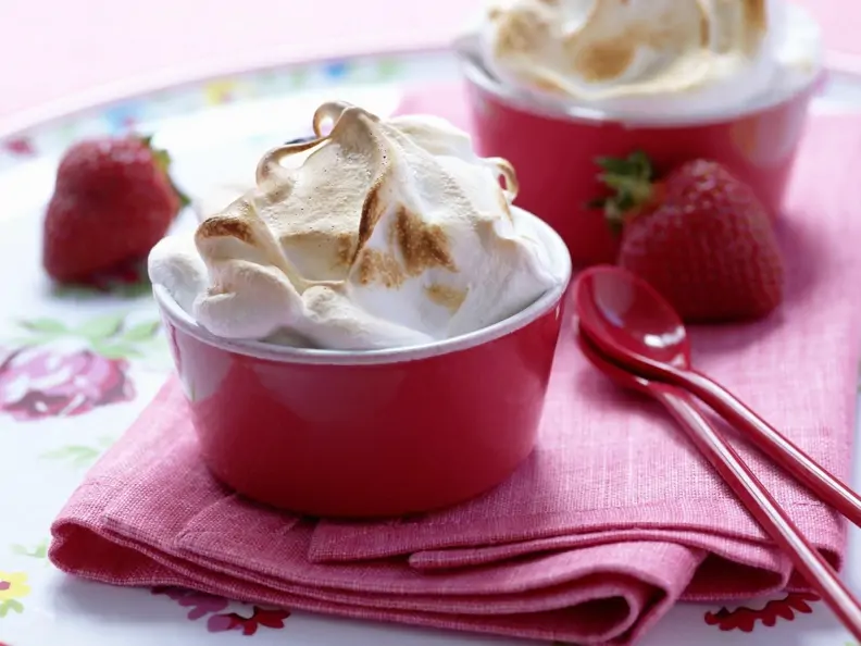 Erdbeerdessert mit Baiser