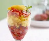 Pfirsich-Erdbeer-Salat