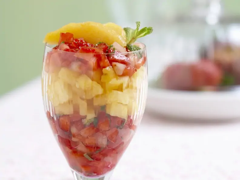 Pfirsich-Erdbeer-Salat