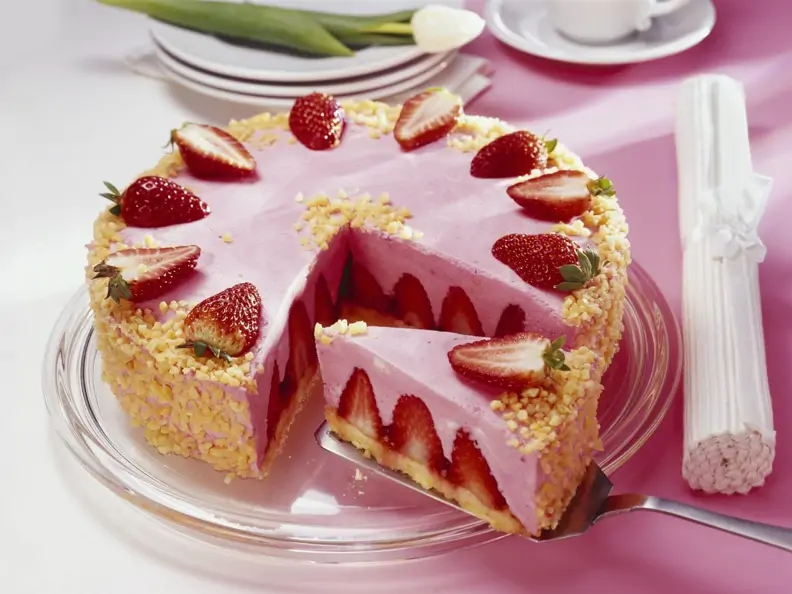 Erdbeermousse-Torte