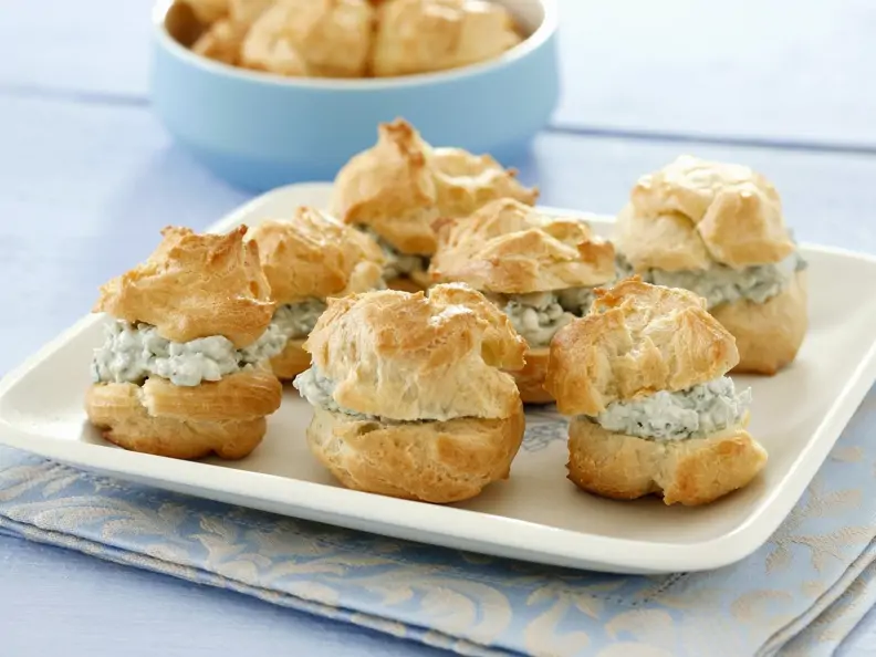 Herzhafte Windbeutel mit Blauschimmelkäse