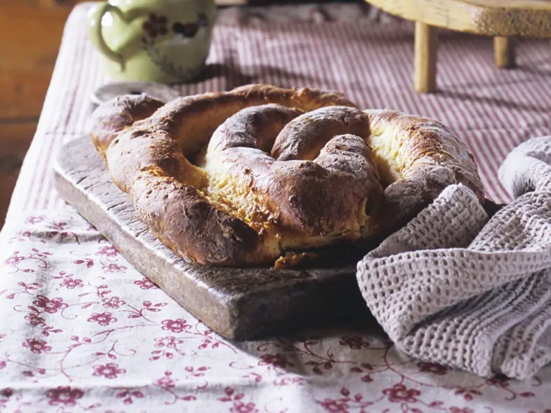 Mandelkuchen aus Hefeteig