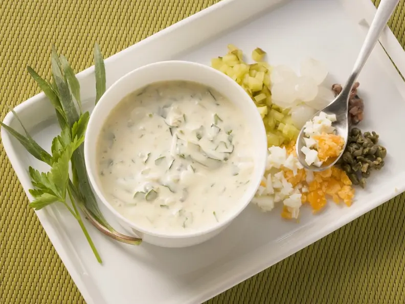 Kräutermayonnaise mit Perlzwiebeln