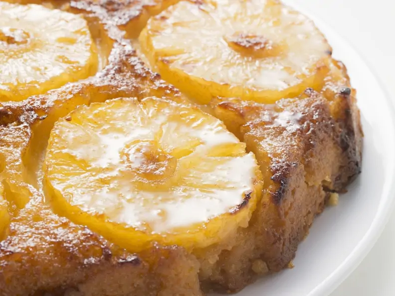 Gestürzter Ananaskuchen