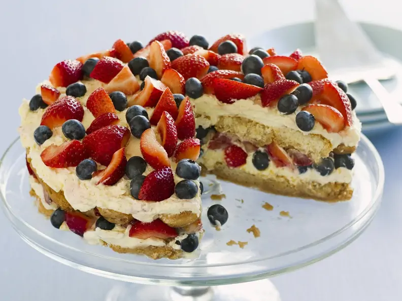 Beeren-Tiramisutorte